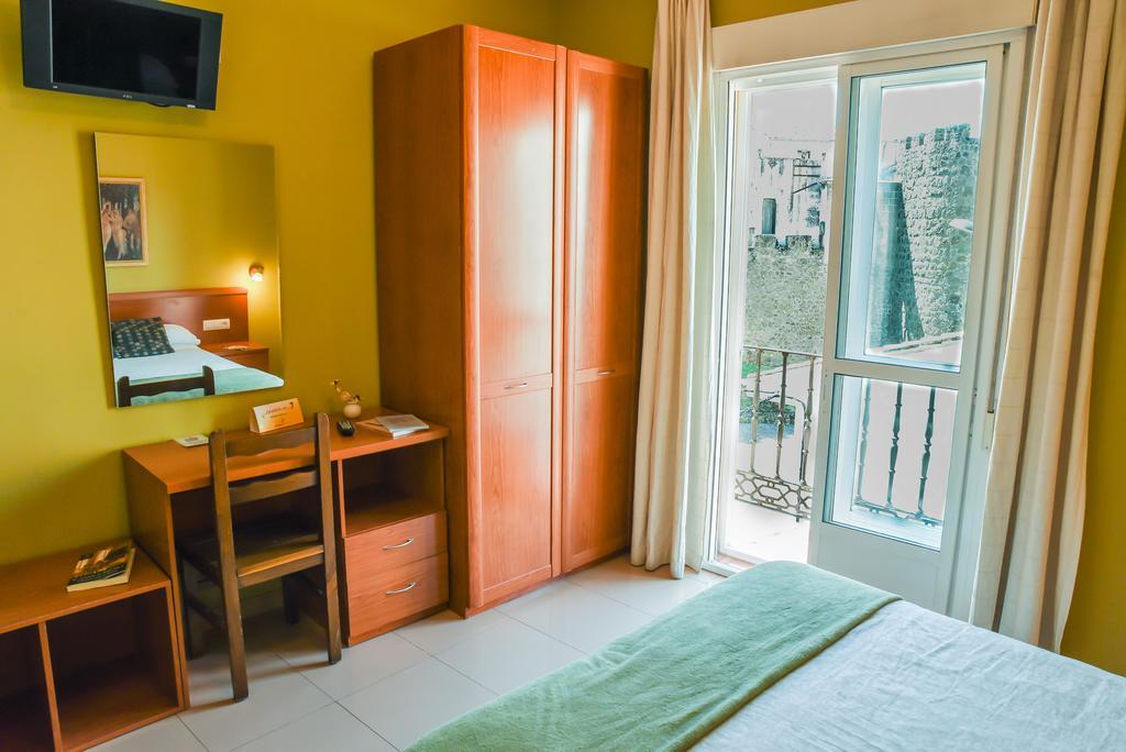 Hotel Dora Пласенсія Екстер'єр фото
