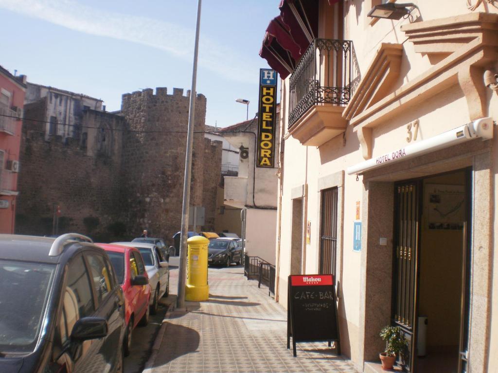 Hotel Dora Пласенсія Екстер'єр фото