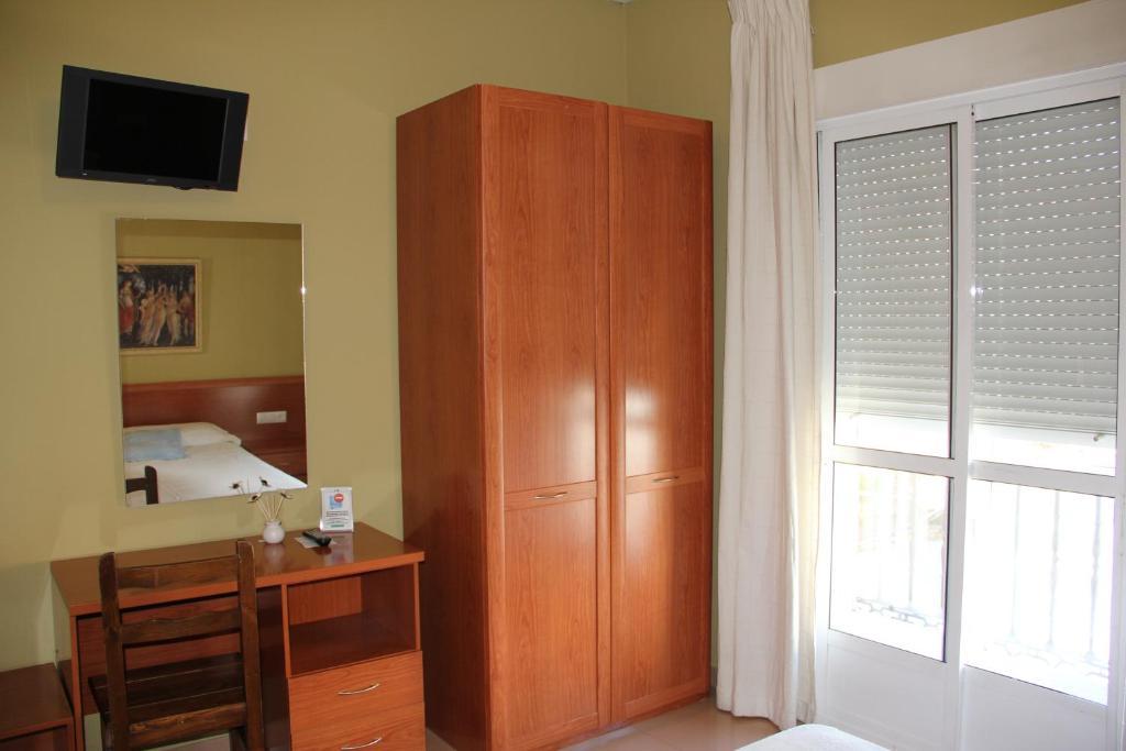 Hotel Dora Пласенсія Екстер'єр фото